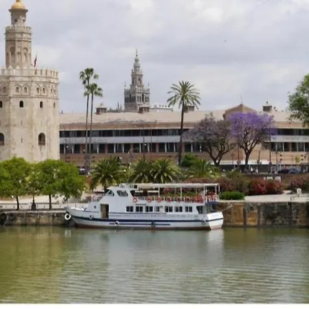 Acogedor Junto A Calle Betis, Triana-los Remedios *