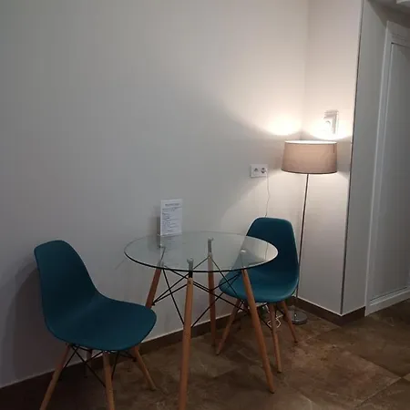 Acogedor Junto A Calle Betis, Triana-los Remedios