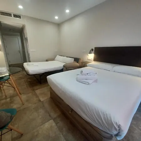 Acogedor Junto A Calle Betis, Triana-los Remedios Sevilla
