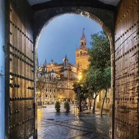 Acogedor Junto A Calle Betis, Triana-los Remedios Sevilla