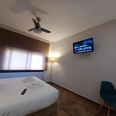 Acogedor Junto A Calle Betis, Triana-los Remedios