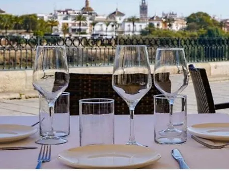 Acogedor Junto A Calle Betis, Triana-los Remedios Sewilla
